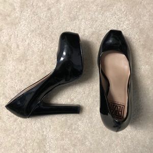 Pour La Victoire Black Pumps
